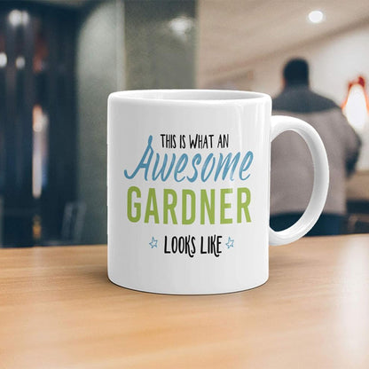 This is What an Awesome Gardener Looks Like' Mug - Perfect for Gardeners, Gardening Enthusiasts, Christmas, Secret Santa, Birthday Present