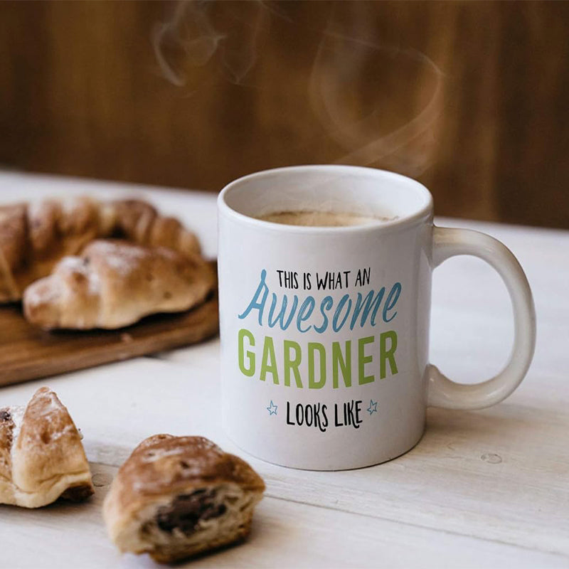 This is What an Awesome Gardener Looks Like' Mug - Perfect for Gardeners, Gardening Enthusiasts, Christmas, Secret Santa, Birthday Present