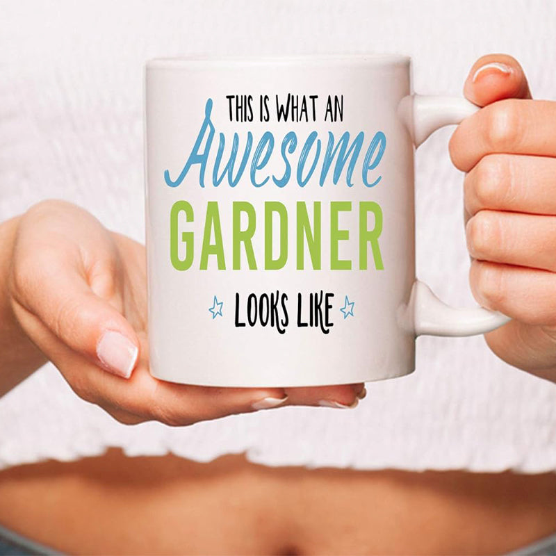 This is What an Awesome Gardener Looks Like' Mug - Perfect for Gardeners, Gardening Enthusiasts, Christmas, Secret Santa, Birthday Present